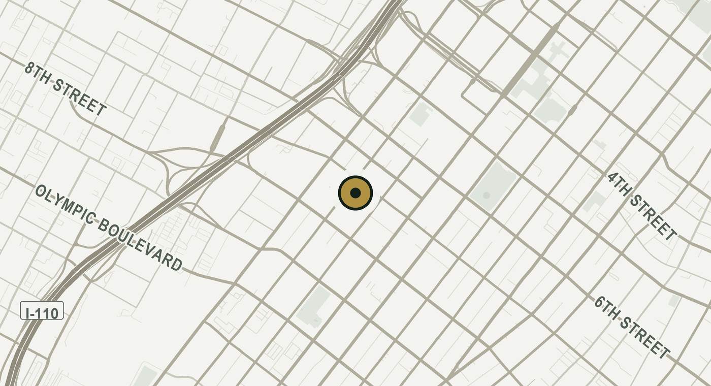 Mapa de las calles alrededor de nuestra oficina de Los Ángeles en 700 Flower St, Suite 1000, con el edificio señalado.